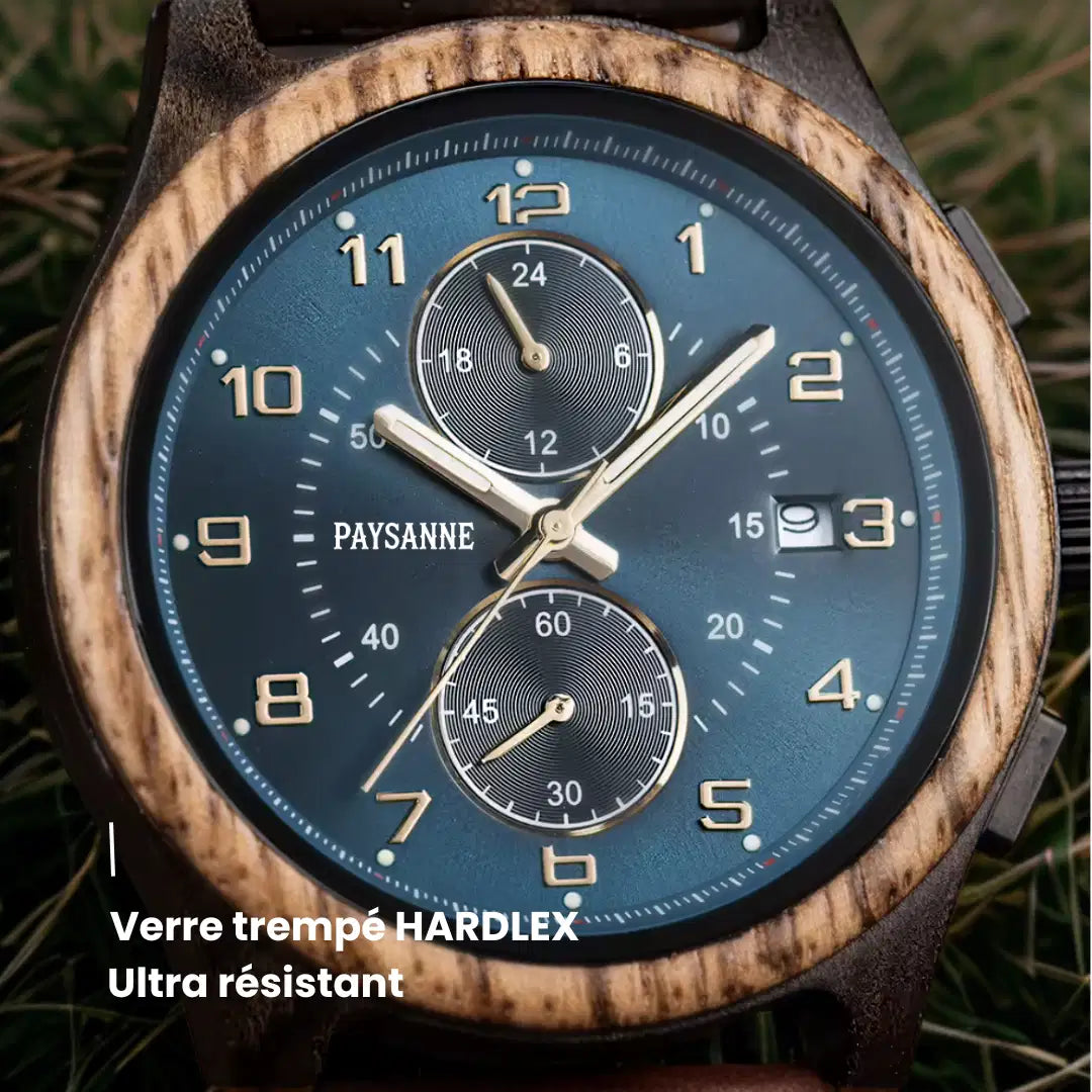 Gros plan du cadran bleu et des chronographes de La Charentaise