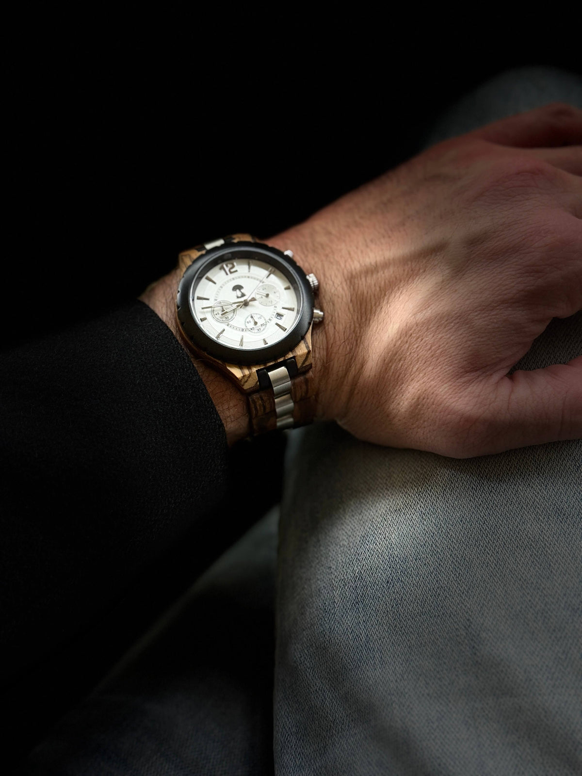 Montre La Périgord portée au poignet en situation