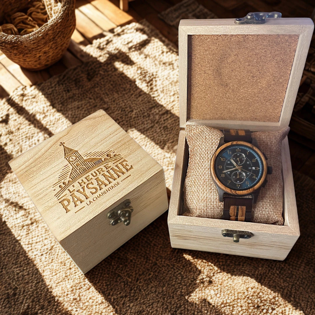 Montre en bois La Charentaise présentée dans son coffret gravé