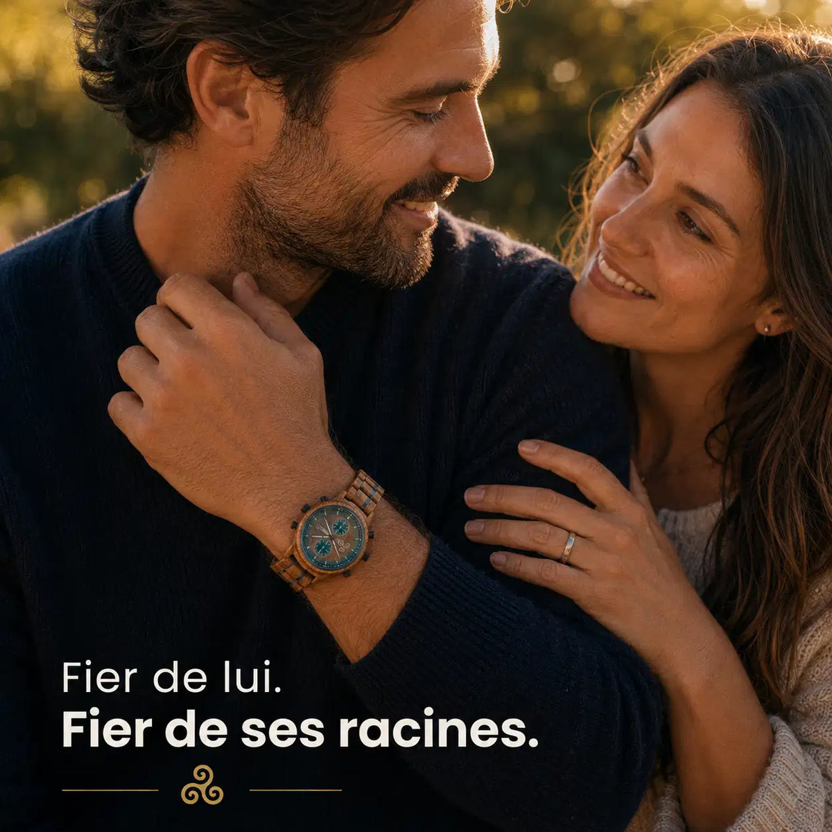 Montre La Bretonne portée au poignet dans un couple