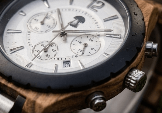 Détail du cadran et du bracelet de la montre La Périgord